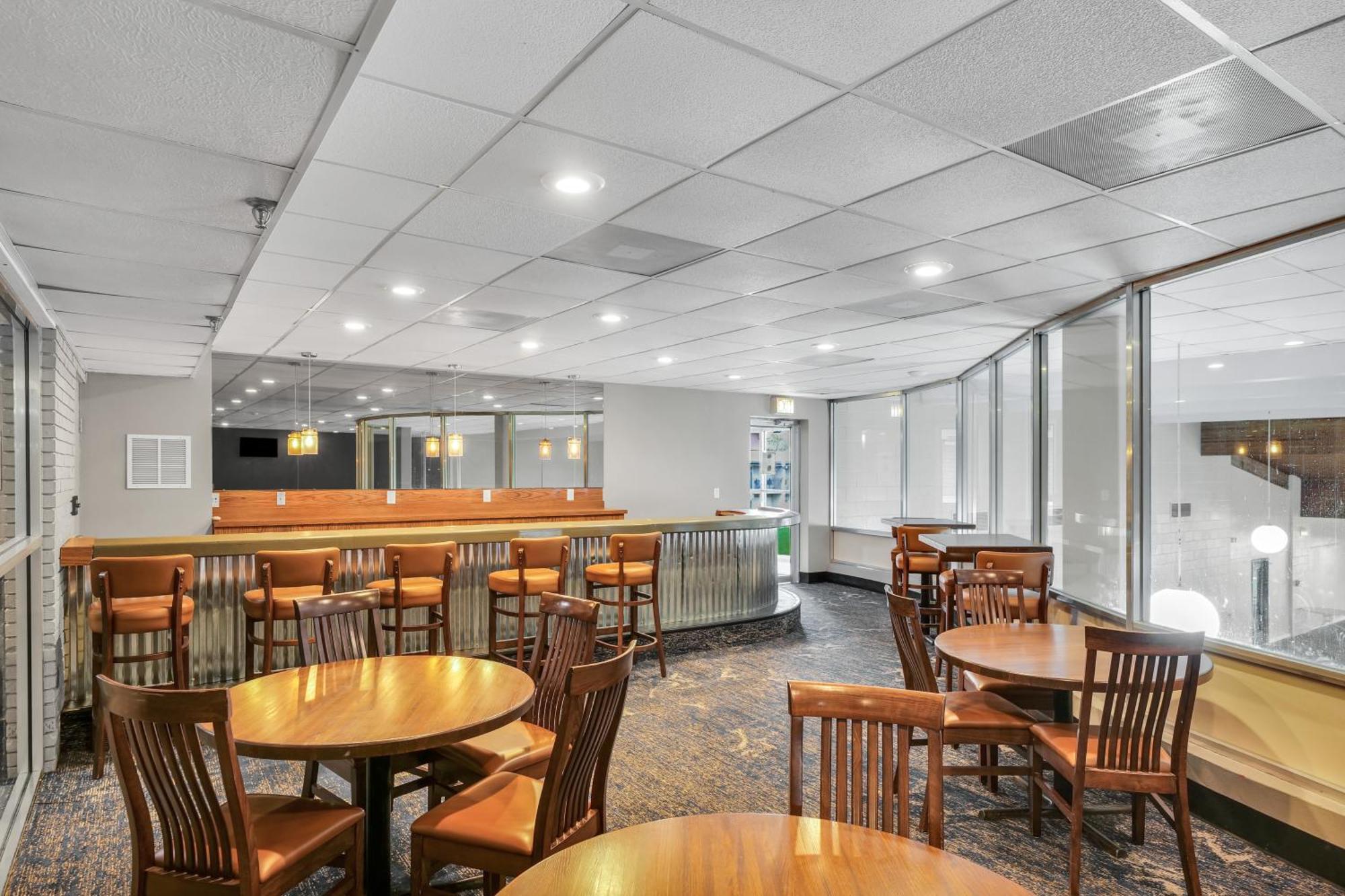 Eastlake Suites Hotel & Conference Center By Oyo Urbana Champaign Exterior photo