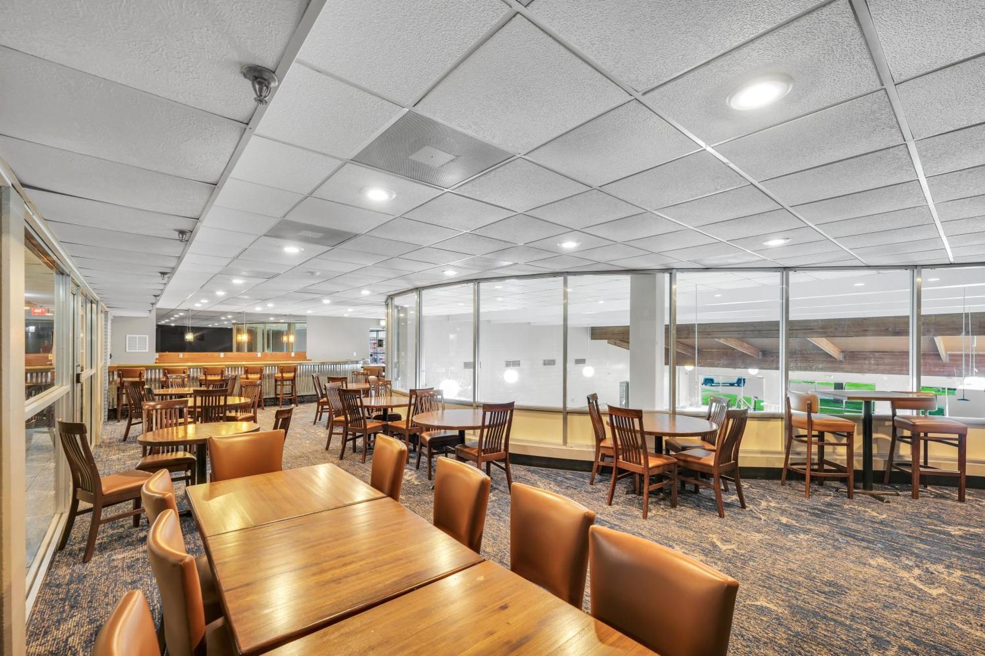 Eastlake Suites Hotel & Conference Center By Oyo Urbana Champaign Exterior photo