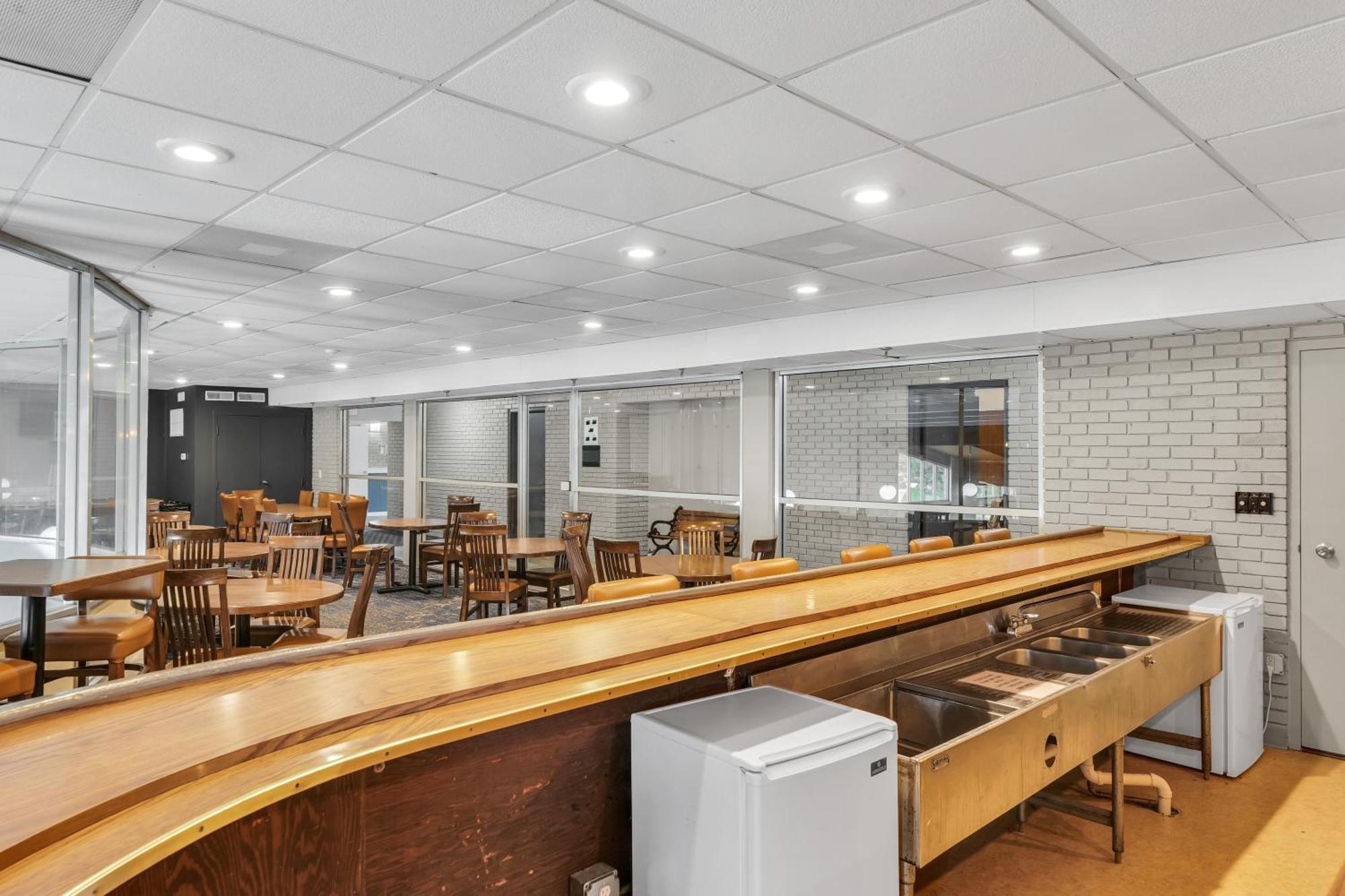 Eastlake Suites Hotel & Conference Center By Oyo Urbana Champaign Exterior photo