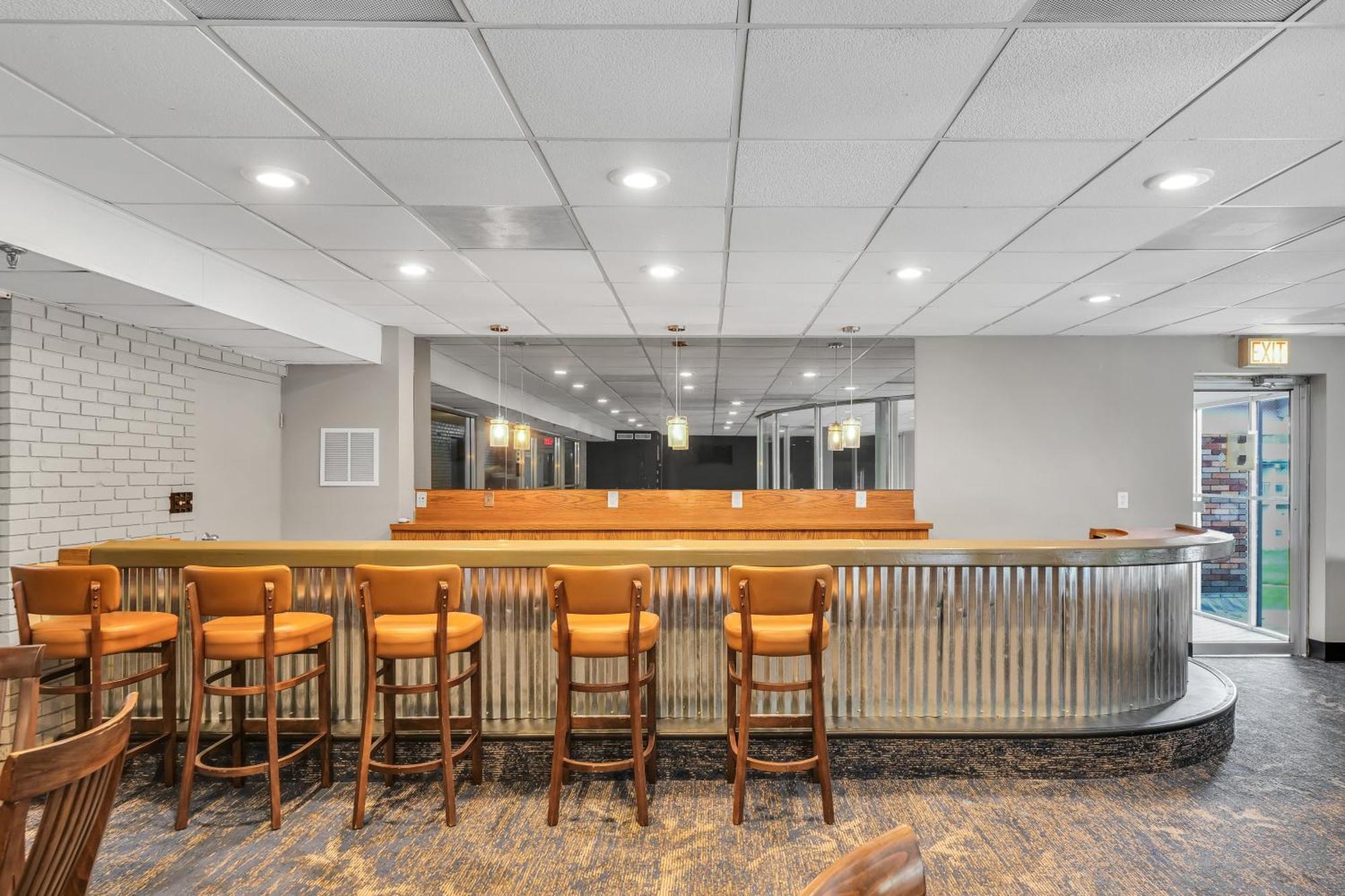 Eastlake Suites Hotel & Conference Center By Oyo Urbana Champaign Exterior photo
